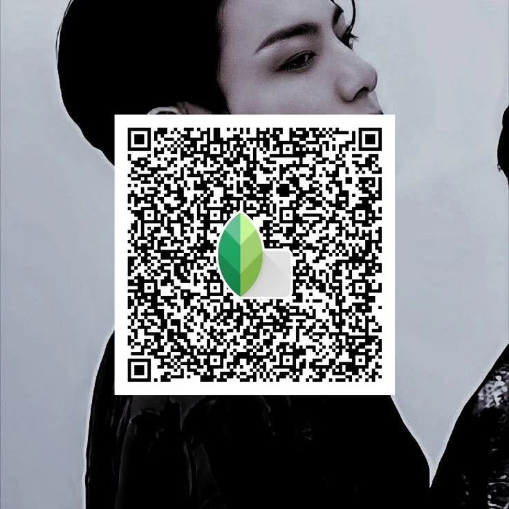 Moody black & white snapseed qr code