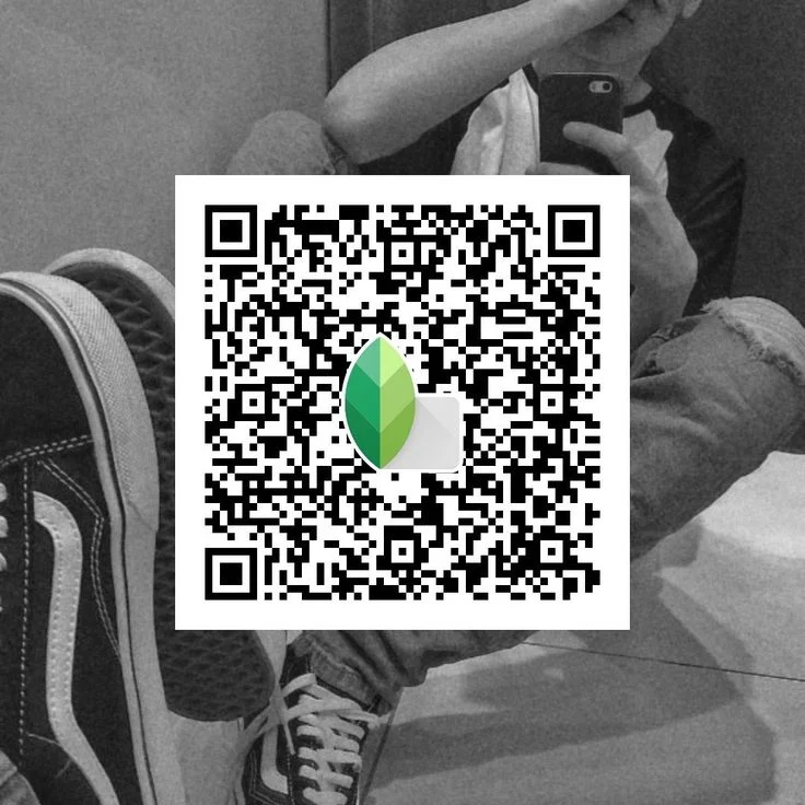 Moody black & white snapseed qr code