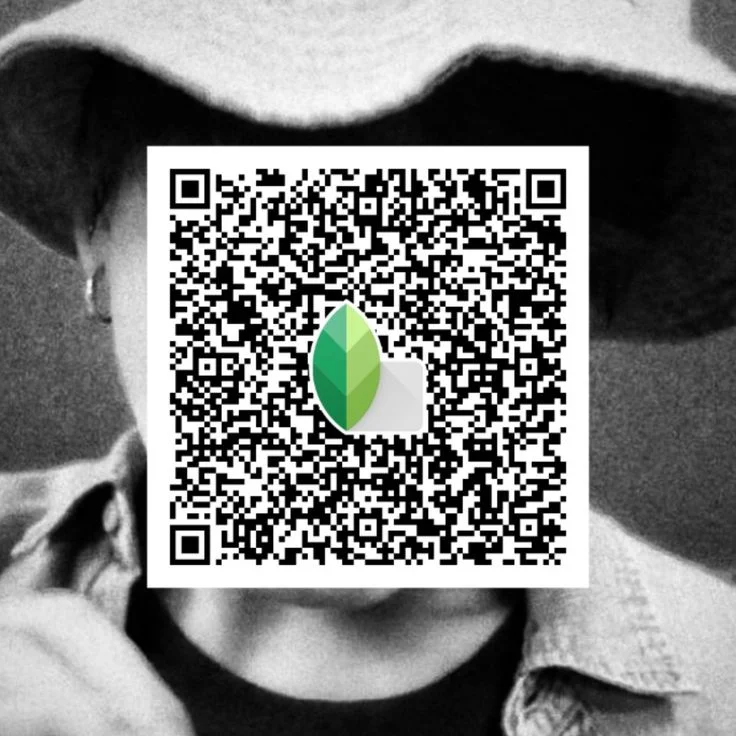 Moody black & white snapseed qr code